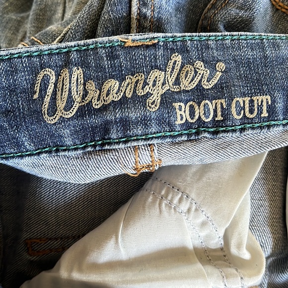 Wrangler Bootcut Stretchy Jeans - Picture 7 of 7